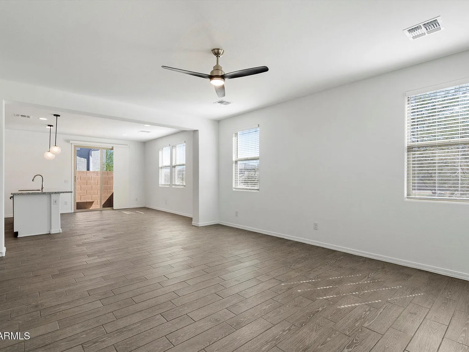 2 bed, 2.0 bath, 1273 sqft, $1,995 — Photo 4