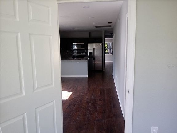 4th image of 25 W Johnson Ave