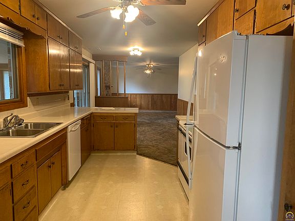 3rd image of 2821 SE Bennett Dr