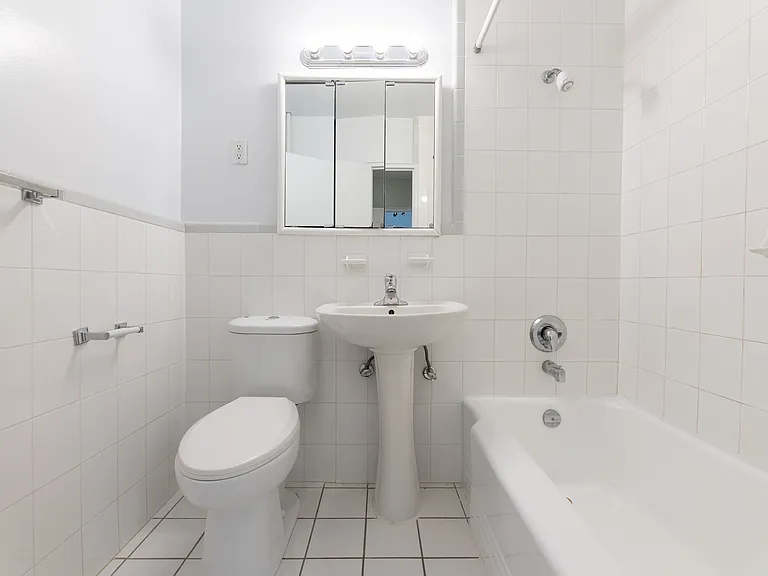 160 Balmoral Ave #906 — Photo 3