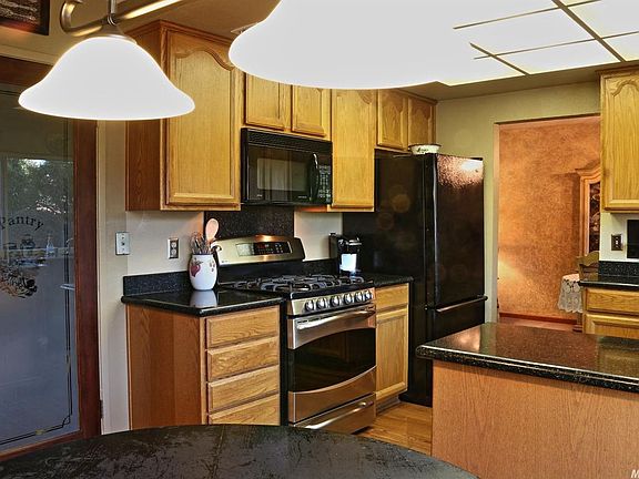 3rd image of 8273 Canyon Oak Dr