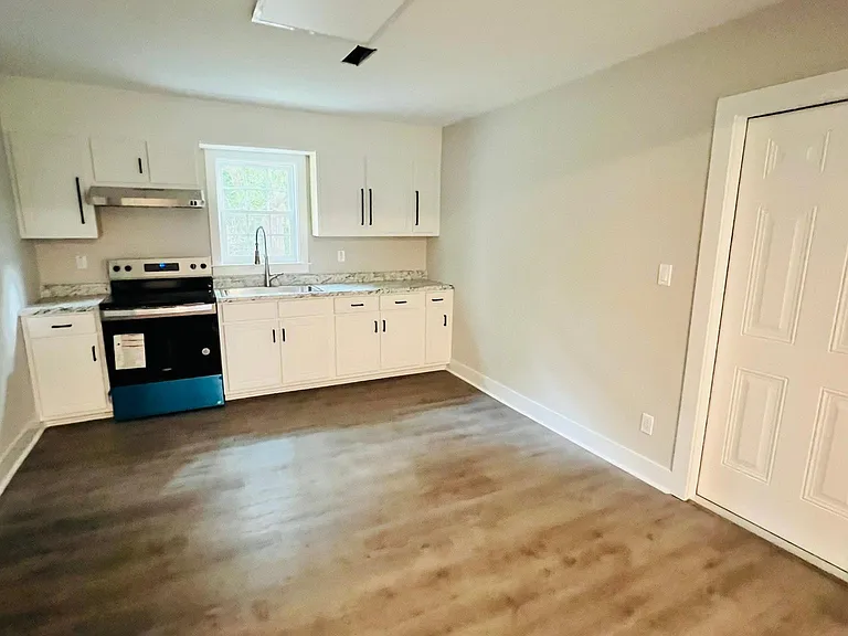 108 E Dewey St — Photo 10