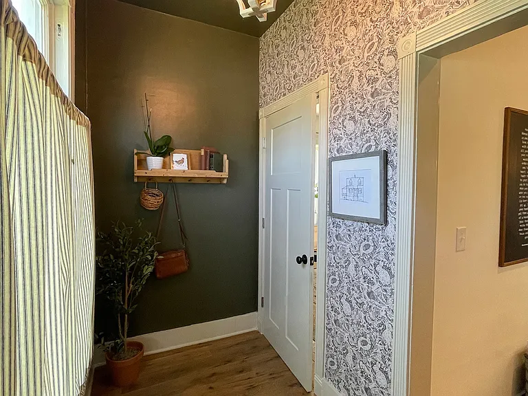 110 E Russell Ave — Photo 2