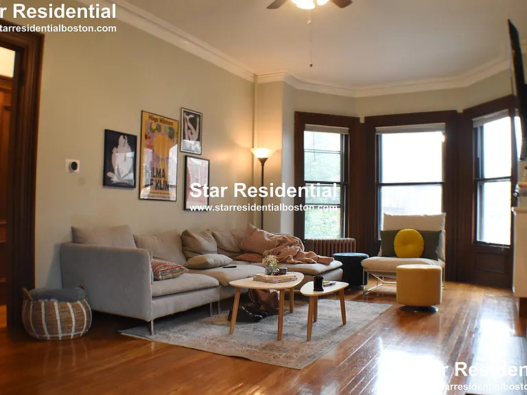 31 Fairfield St #201 — Photo 4