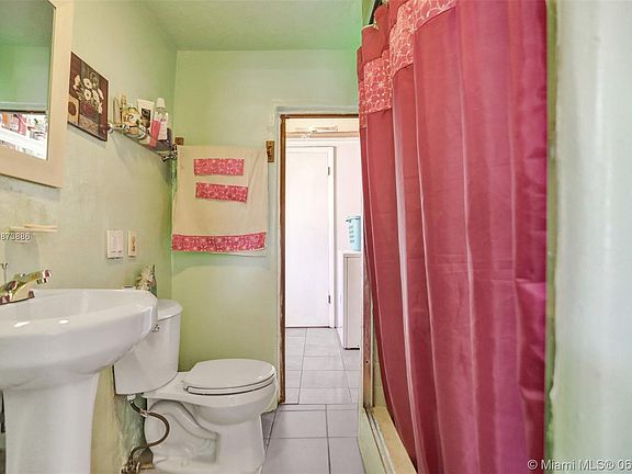 4th image of 85 NE 171st St