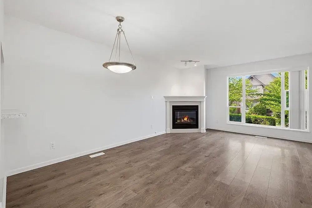 3 bed, 1189 sqft, $3,100 — Photo 3
