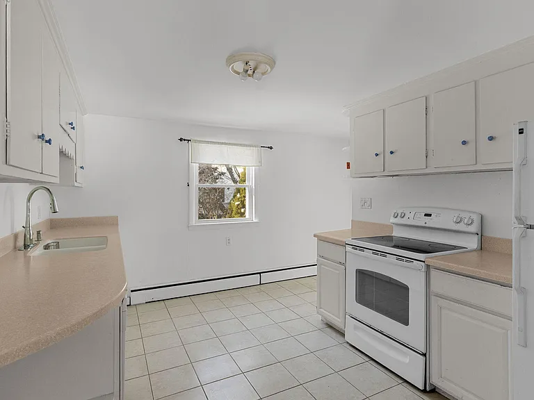 351 Swift Ave — Photo 9