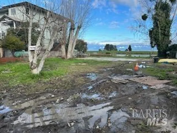 3460 Snug Harbor Dr, Walnut Grove, CA 95690