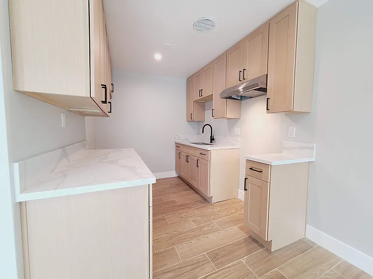 1776 S Rimpau Blvd — Photo 3