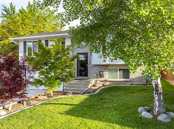 3rd image of 5569 W Tiger Lily Ct