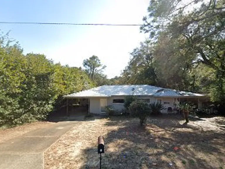 323 Washington Ave — Photo 1