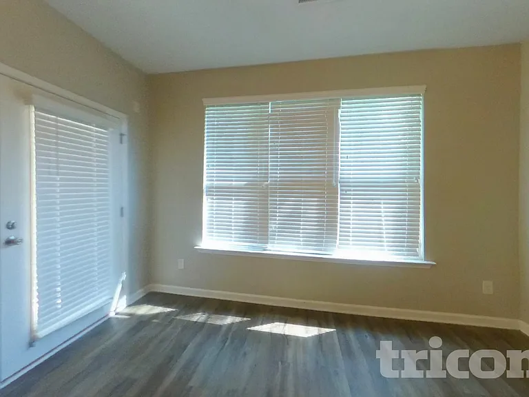 2300 Shady Dr — Photo 2