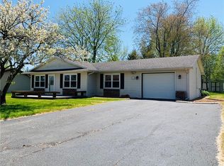 1105 Cedar Ln, Marshall, IL 62441