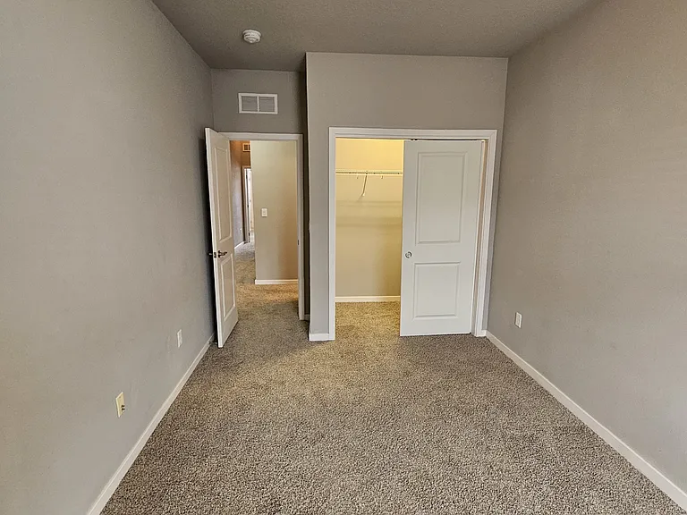1614 Ingersoll Ave — Photo 8