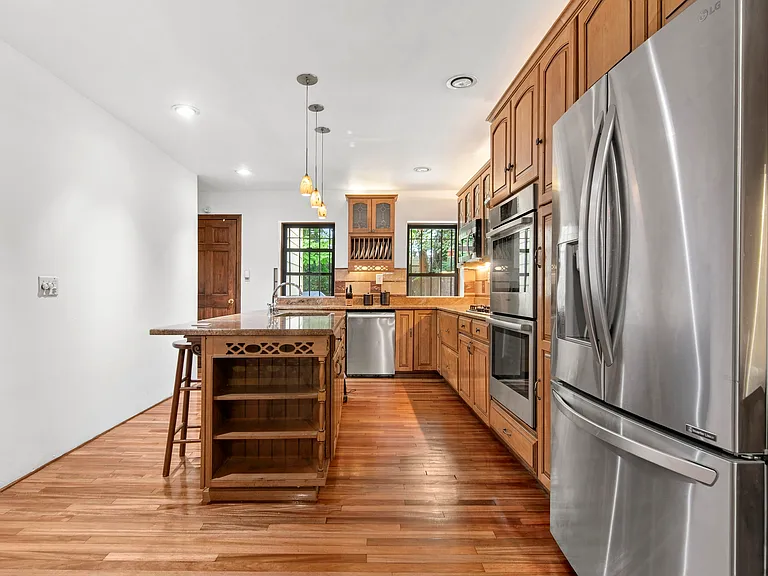 574 Macon St #A — Photo 10