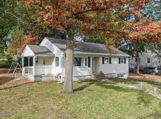 31 Hillcrest Rd, Latham, NY 12110