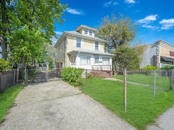 37 5th Avenue, Bay Shore, NY 11706