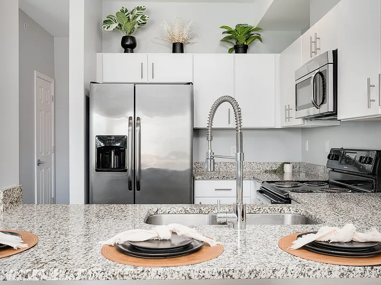 42 West Apartments — Photo 2