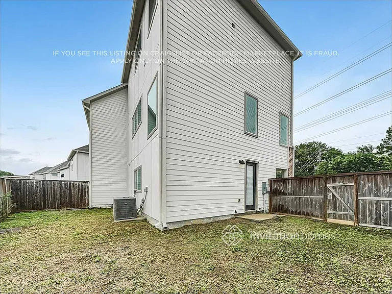 10534 Executive Lake Dr — Photo 20