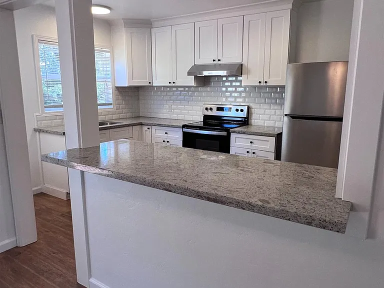 26 E Cortland Ave — Photo 9