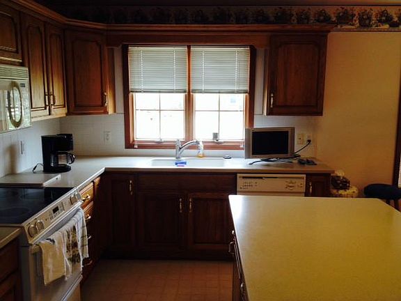 3rd image of 1021 Willowood Cir