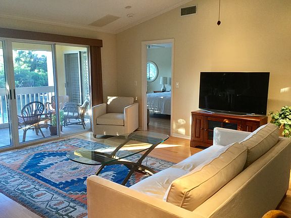 4th image of 868 Hudson Ave #868