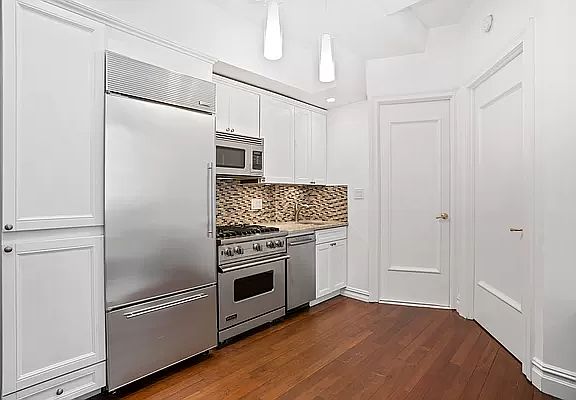 4th image of 52 E 78th St APT 3C