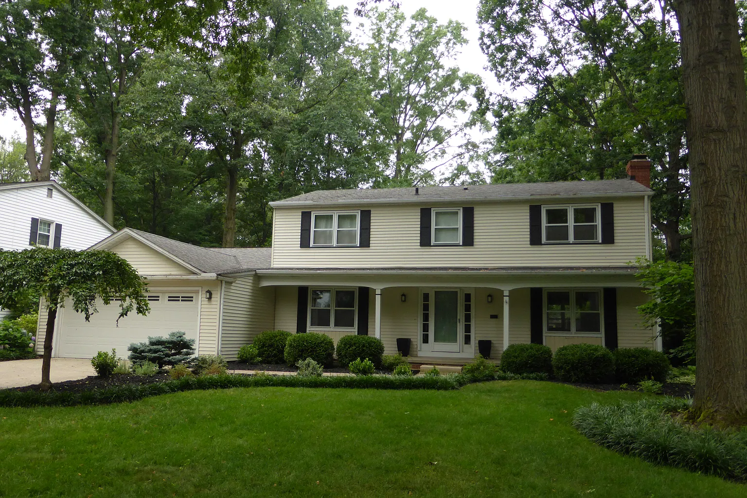 592 Debbington Dr photo 1