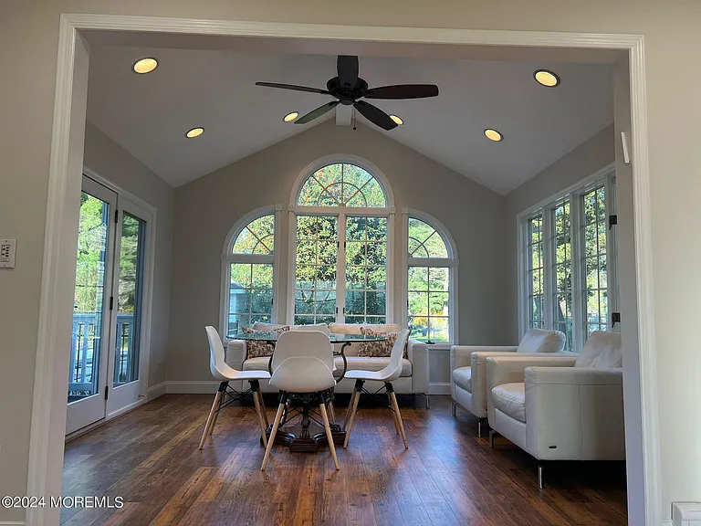 1578 N Bay Ave — Photo 26