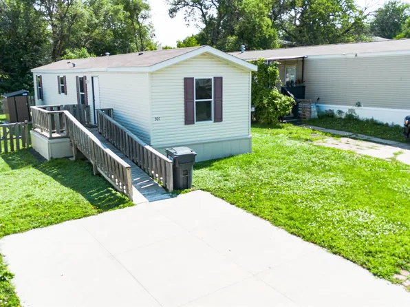 301 W Treehaven Dr, Lincoln, NE 68521