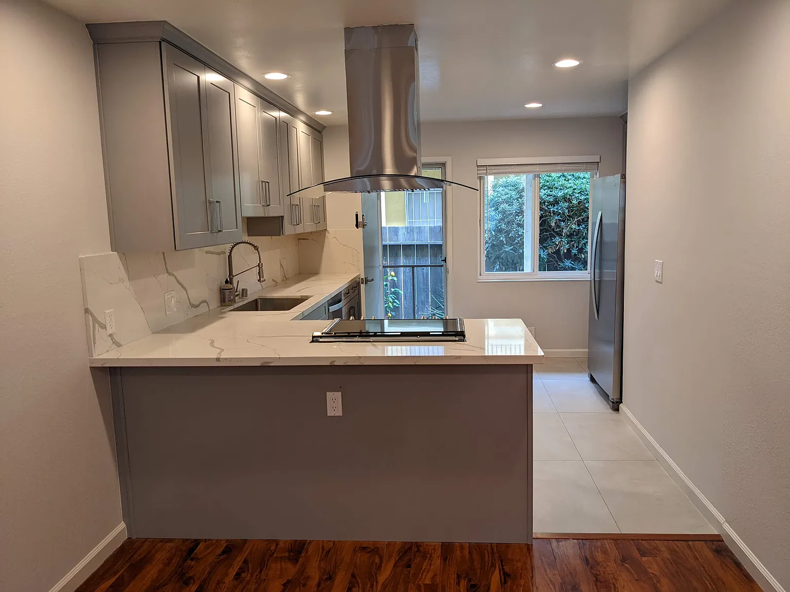 2 bed, 850 sqft, $2,850 — Photo 2