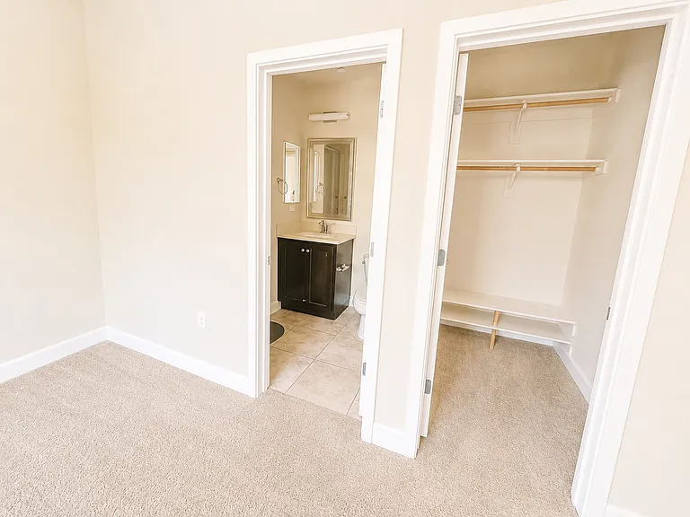 1st Floor: Walk-in closet & Full bathroom