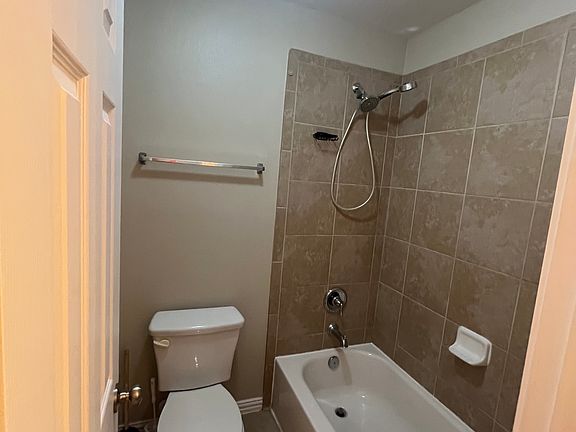 4th image of 3806 Elderberry Dr