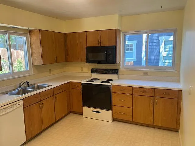821 Evans Ave — Photo 4