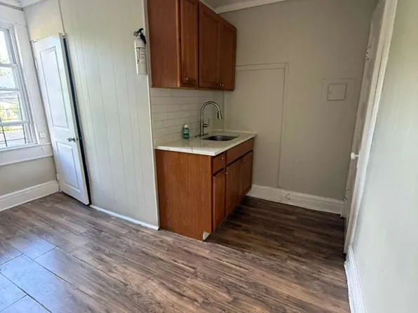164 S 10th St Floor 3, Newark, NJ 07107