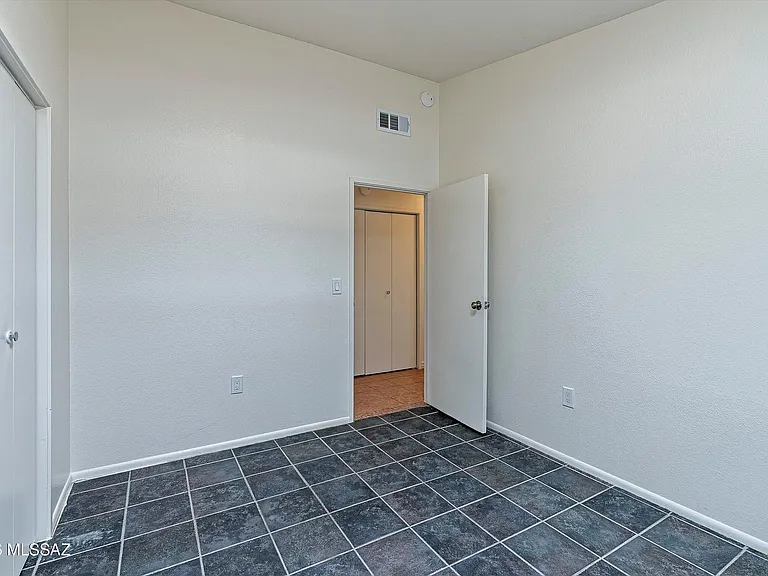519 S Avenue D — Photo 25