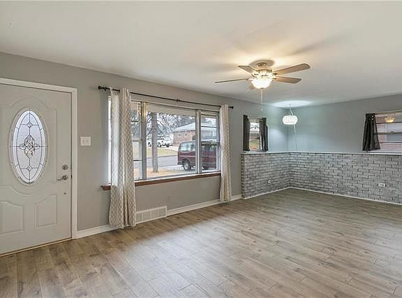 3rd image of 1916 Oconnell Ave