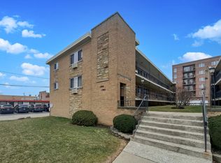 1509 Brown St #11E, Des Plaines, IL 60016