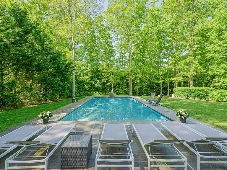 147 Warfield Way — Photo 1