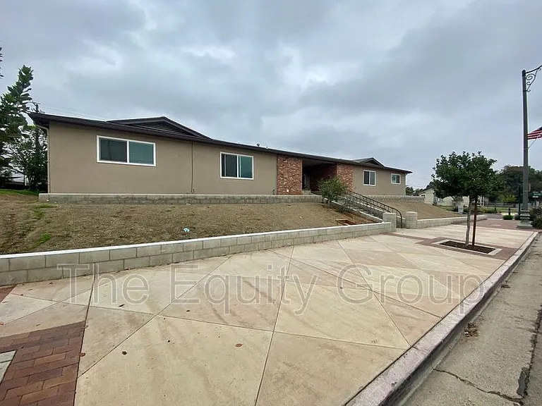 397 N Valencia Blvd — Photo 11
