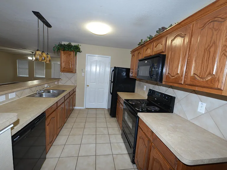 509 Cypress Ct — Photo 8