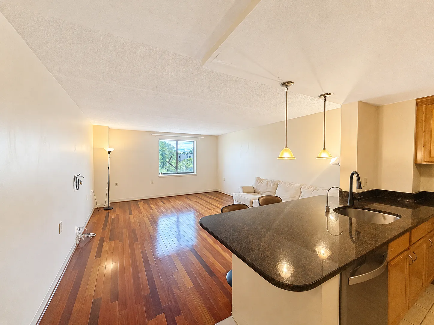 2 bed, 1.5 bath, 1007 sqft, $2,700 — Photo 3