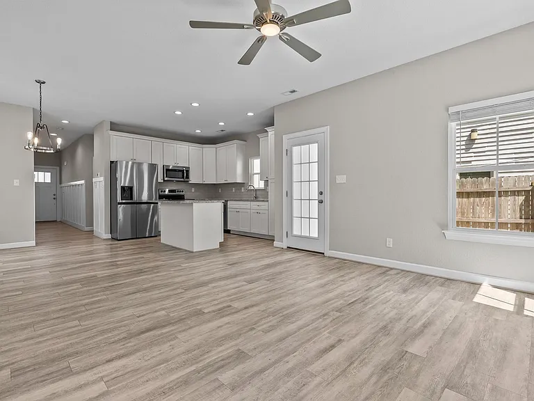 104 S Palm Ave — Photo 23