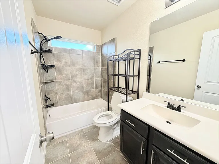 1242 S Maple Dr — Photo 24