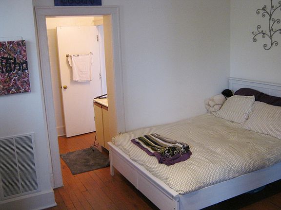 2nd image of 21 E Lincoln St