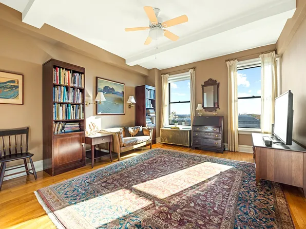 135 Eastern Parkway image 8 of 20