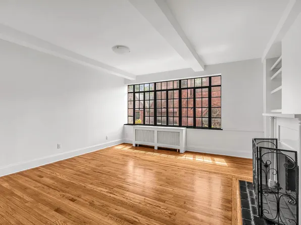 433 West 21st Street image 1 of 24