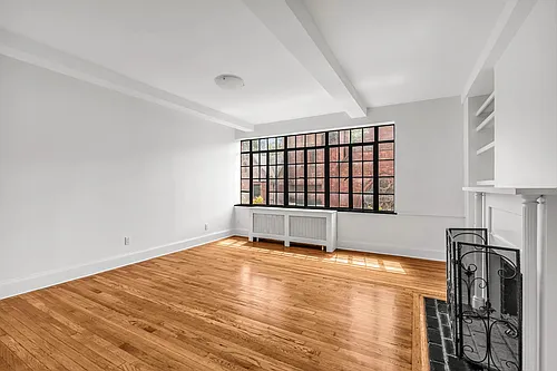 433 W 21st St Photo 1
