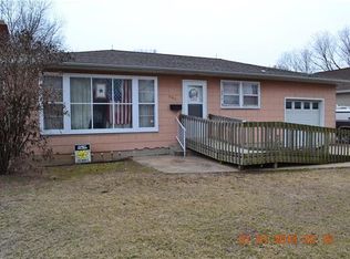 551 21st St, Carlyle, IL 62231
