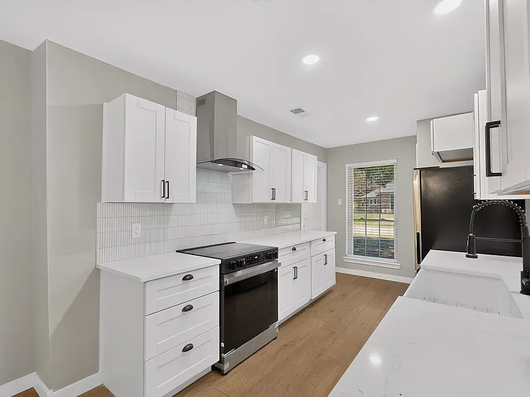 2308 Chamberlain Dr — Photo 14